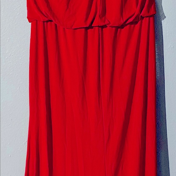 Red sleeveless halter top design dress - Picture 4 of 7